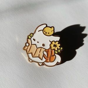 White Cat Enamel Pin 🐱